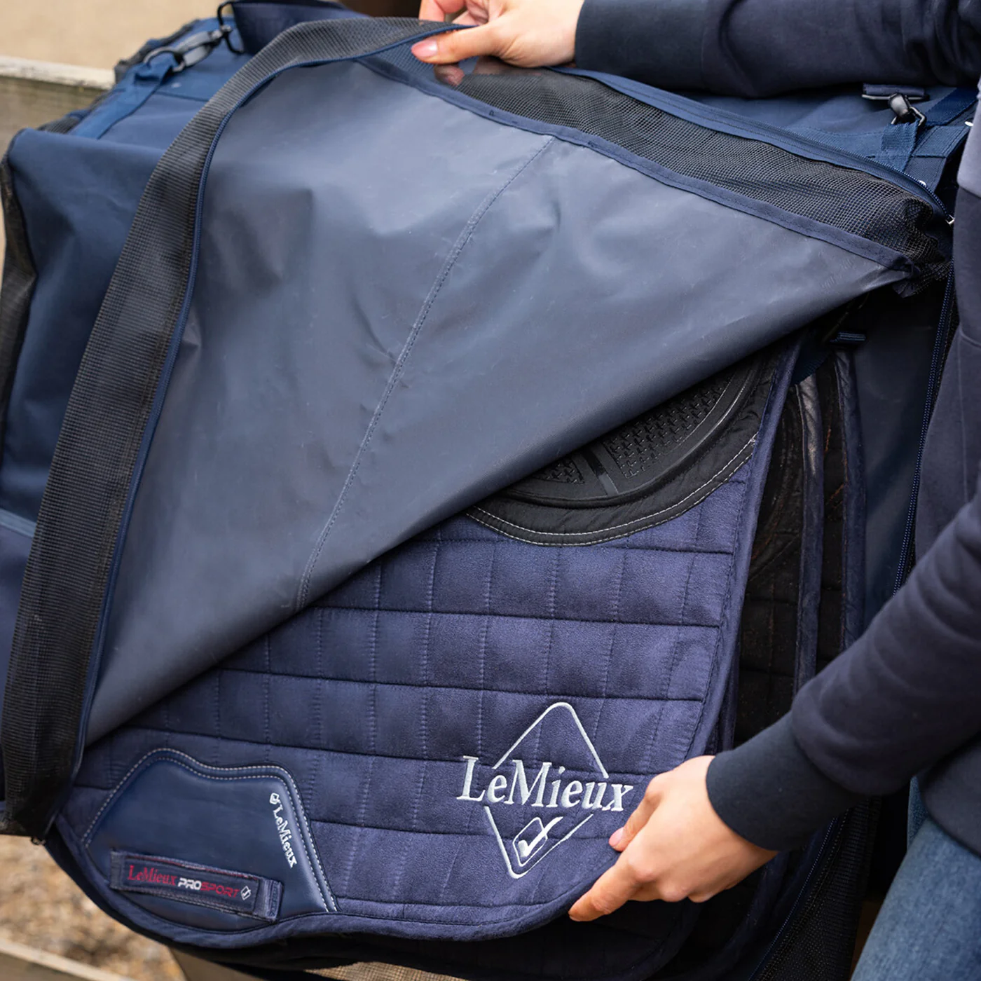 LeMieux Saddle Pad Carry Bag - Image 3