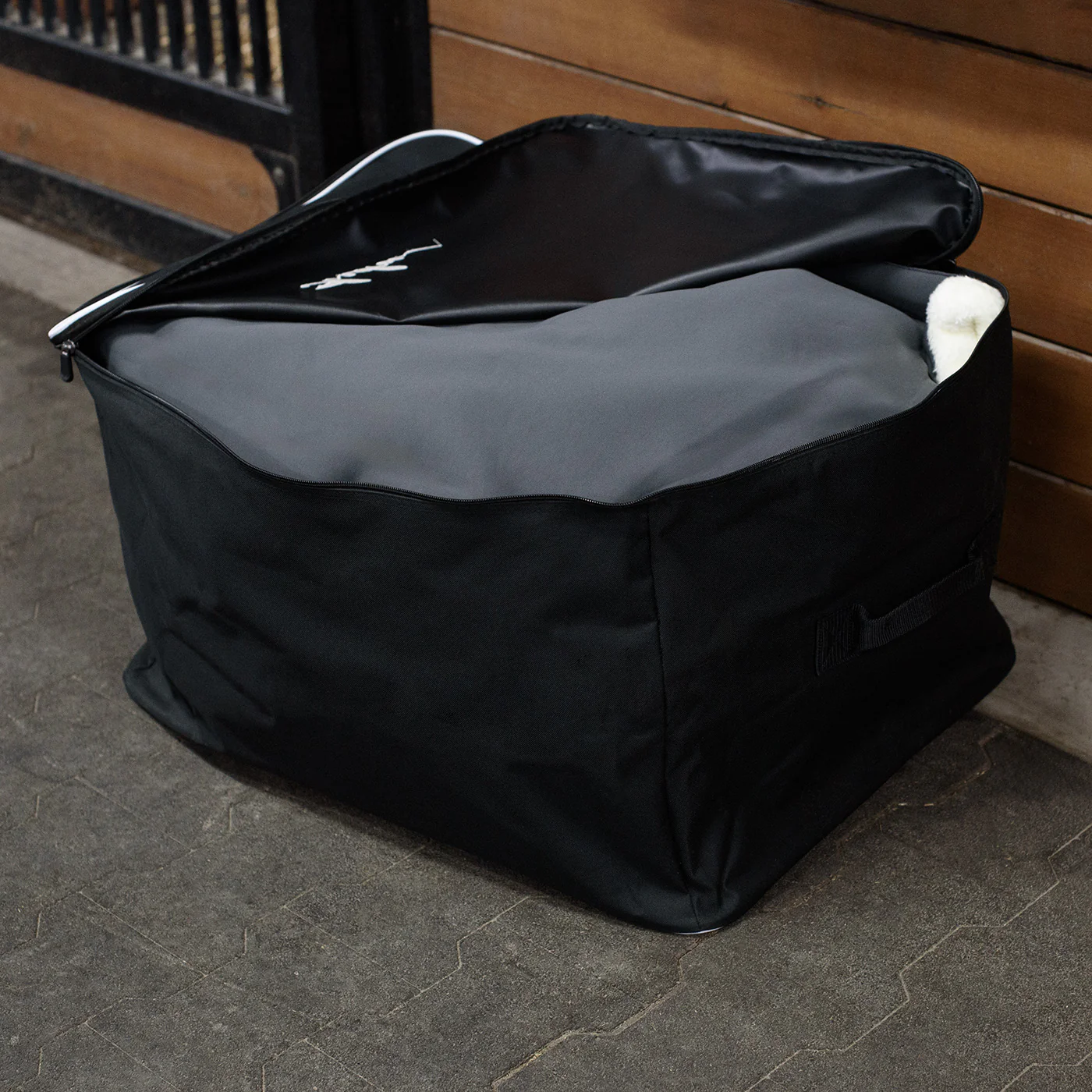 Shedrow Deluxe Blanket Bag - Image 3