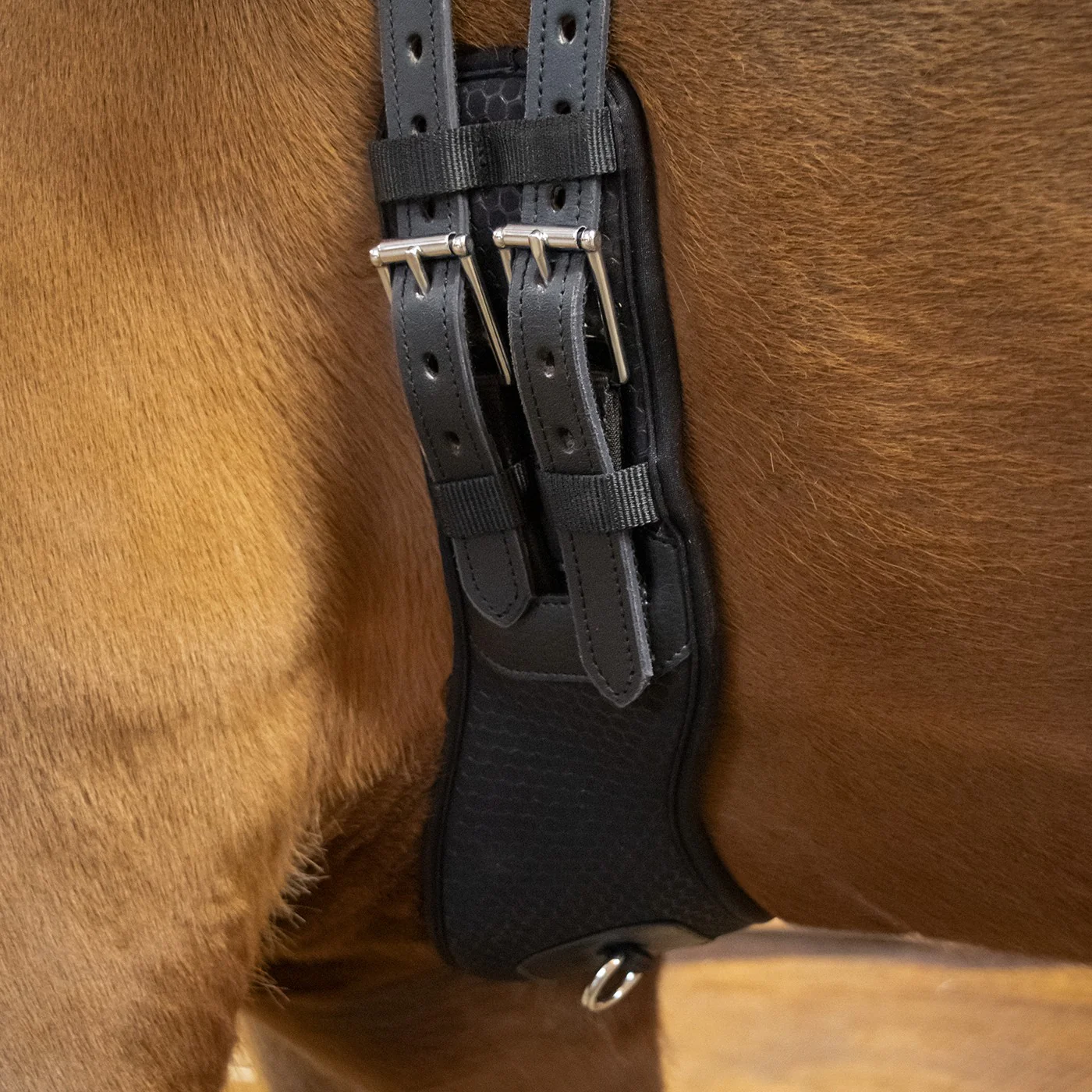 Shedrow Shoulder Relief Cool Max Dressage Girth - Image 3