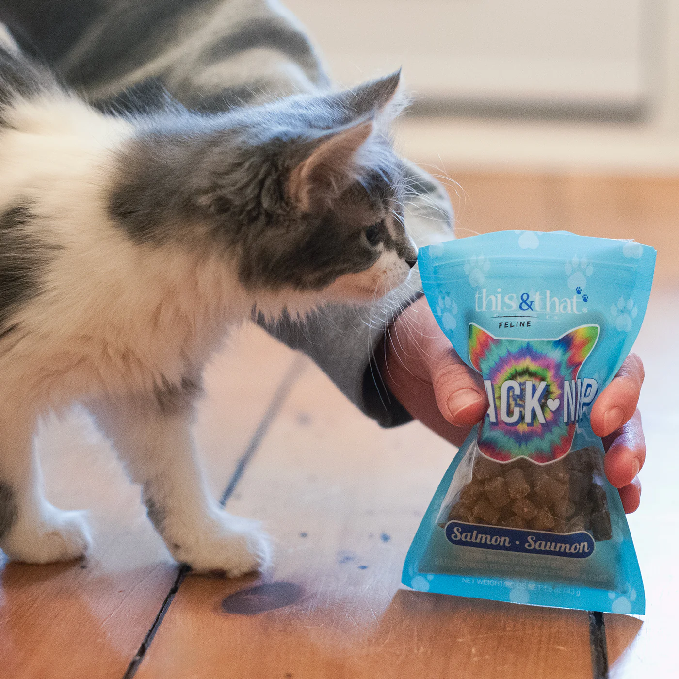 This & That Crack Nip Salmon Cat Treats 43 g - Image 2