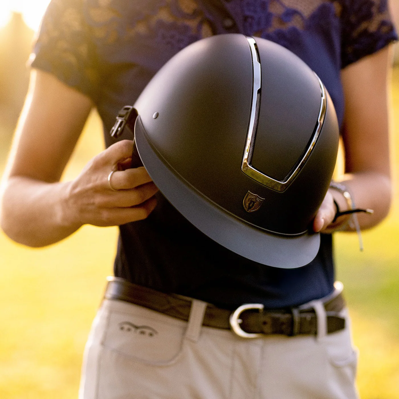 Tipperary Windsor Wide Brim MIPS Helmet - Black Chrome Trim - Image 9